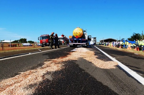 Simulao de acidente de trnsito com carga perigosa ir alterar trfego de veculos em marginal da Rodovia Raposo Tavares, em Presidente Venceslau; v