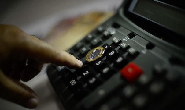 Inflao negativa aumenta presso por queda de juros