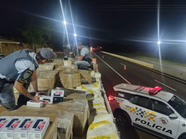 Homem  preso com 200 mil maos de cigarro em carga de abbora na Rodovia Orlando Quagliato