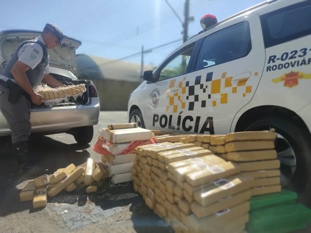 Homem  preso com mais de 400kg de maconha em rodovia de Quat