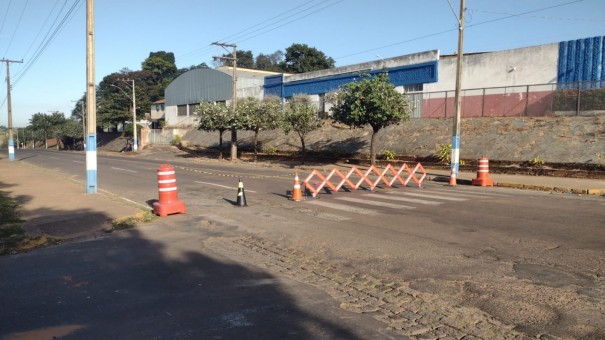 Trecho da Avenida Estados Unidos na sada para Sagres est interditado 