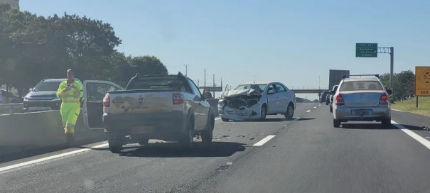 Motorista passa mal e causa acidente na Rodovia Comandante Joo Ribeiro de Barros em Marlia