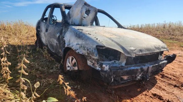 Corpo de professora  encontrado carbonizado dentro de porta-malas de veculo em Regente Feij