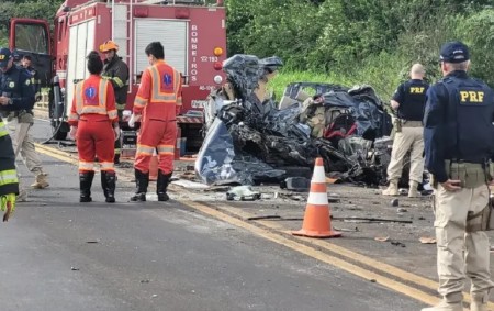 Motorista ultrapassa em local proibido e provoca acidente com mortes na BR-153 em Marília