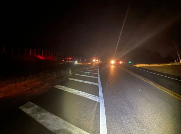 Motociclista morre aps colidir contra carro e ser atropelado na Rodovia Assis Chateaubriand, em Pirapozinho