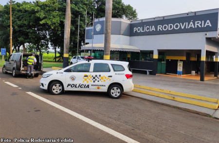 PolÃ­cia RodoviÃ¡ria apreende carga com produtos do Paraguai na SP-270