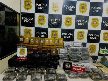 FiscalizaÃ§Ã£o prende dois homens pelo transporte de mais de 300kg de cocaÃ­na e maconha em fundo falso de Ã´nibus