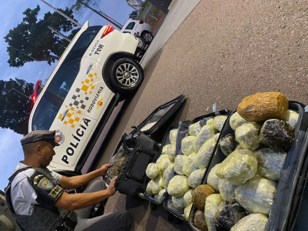 FiscalizaÃ§Ã£o prende passageiros de Ã´nibus interestadual com mais de 13kg de cocaÃ­na, haxixe e maconha nas bagagens