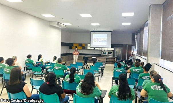 Cocipa aplica treinamento de ergonomia para operadores de caixa