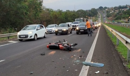 Acidente deixa motociclista ferido no Contorno de MarÃ­lia