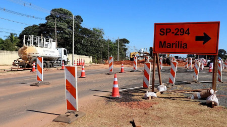 Pare e Siga Ã© implantado em MarÃ­lia para obras de nova passarela na SP-294