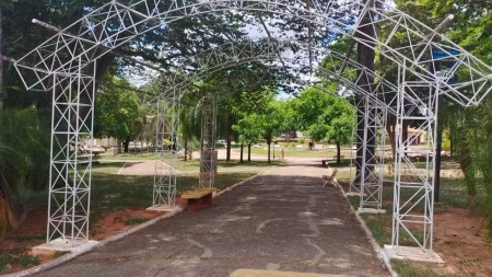 Trio Ã© preso suspeito de envolvimento na morte de jovem na PraÃ§a da Fonte Luminosa, em Regente FeijÃ³