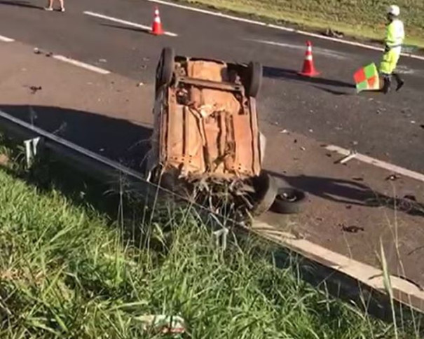 Acidente entre carro e caminhão mata uma mulher na Rodovia Raposo Tavares, em Regente Feijó