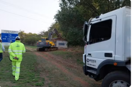 ImÃ³veis do DER-SP sÃ£o demolidos para eliminar cruzamento em nÃ­vel de veÃ­culos na Rodovia Raposo Tavares, em Presidente EpitÃ¡cio 