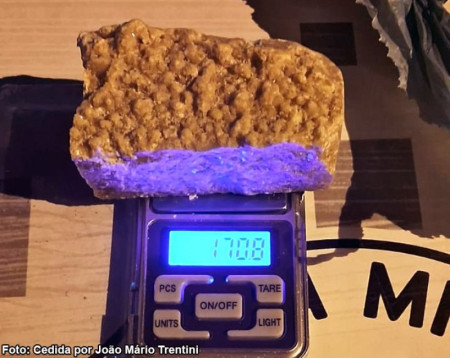 Pedra de crack de 170 gramas Ã© apreendida em tubo de escoamento de Ã¡gua em TupÃ£