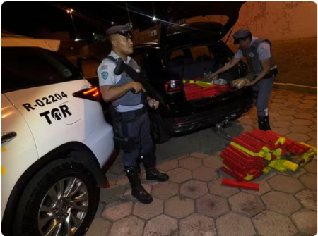 Dupla Ã© presa com mais de 380 kg de maconha na Rodovia Raposo Tavares, em Presidente Prudente