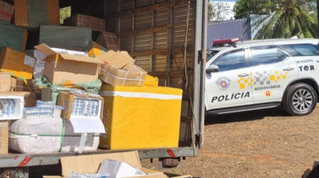 Morador de Adamantina Ã© preso com caminhÃ£o carregado de produtos contrabandeados na SP-425 