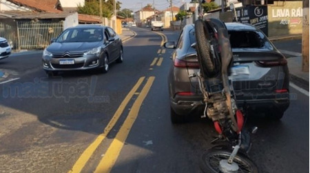 Motociclista fica ferido apÃ³s acidente no trecho urbano da SP-294 em Pompeia