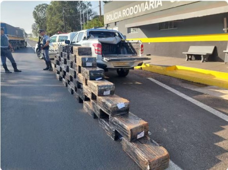 OperaÃ§Ã£o conjunta apreende caminhonete carregada de maconha em Pirapozinho