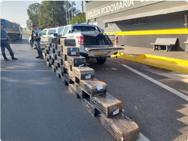 Operação conjunta apreende caminhonete carregada de maconha em Pirapozinho