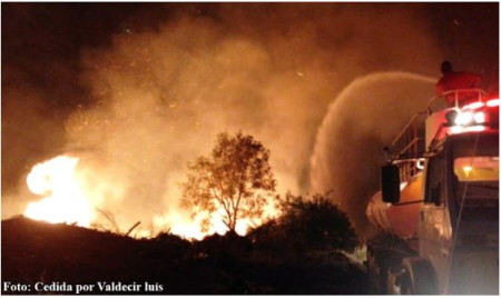 IncÃªndio de grandes proporÃ§Ãµes atinge Ã¡rea na Ã¡rea rural de Bastos