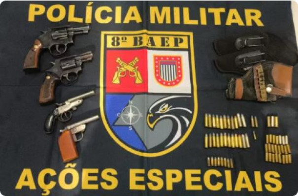 Homem diz ter sido ameaçado e acaba preso com quatro armas de fogo em Santo Anastácio