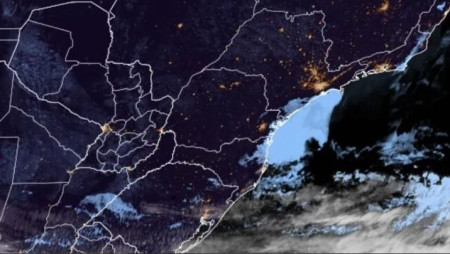 Imagem de satÃ©lite mostra camada de nevoeiro sobre litoral de SP