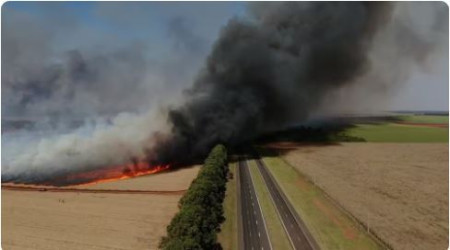 IncÃªndio provoca interdiÃ§Ã£o da Rodovia Raposo Tavares, em Rancharia