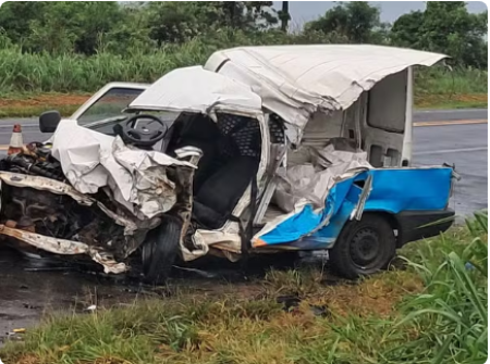 Morre motorista que teve veÃ­culo utilitÃ¡rio destruÃ­do apÃ³s ser atingido por caminhÃ£o na Rodovia Brigadeiro Eduardo Gomes