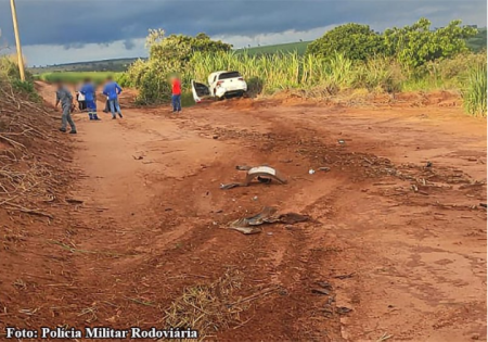 Motorista de 35 anos morre apÃ³s carro cair em ribanceira na rodovia SP-483