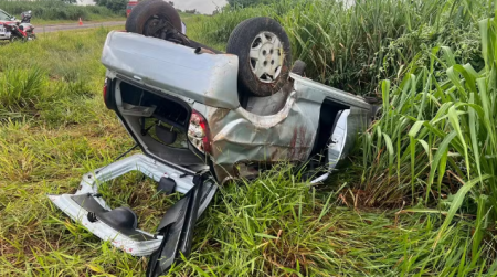 Capotamento de carro na Rodovia Arlindo BÃ©ttio deixa motorista e gestante gravemente feridos