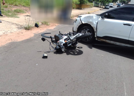 Motociclista sofre ferimentos em acidente de trÃ¢nsito em TupÃ£