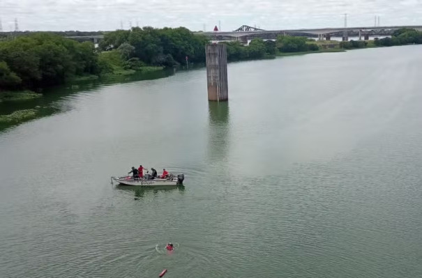 Homem morre afogado ao pular em rio para fugir da polícia no interior de SP