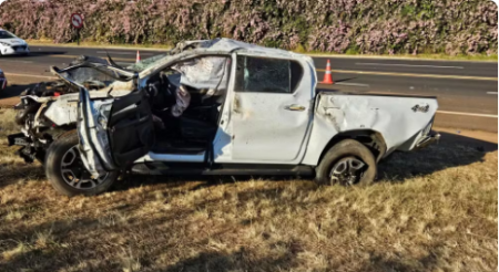 Carro e caminhonete ficam destruÃ­dos apÃ³s acidente em Pompeia; duas pessoas foram socorridas