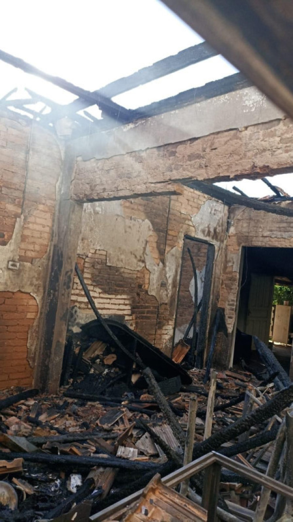 Polícia Militar deteve mulher por suspeita de incêndio criminoso em Osvaldo Cruz