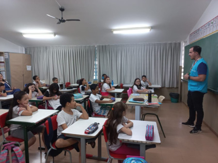 Ãs vÃ©speras do mÃªs das fÃ©rias, equipes da Energisa vÃ£o Ã s escolas falar dos riscos de acidentes elÃ©tricos 