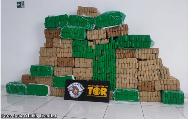 Jovem de 19 anos é preso com mais de 840 quilos de maconha na SP-294, em Parapuã