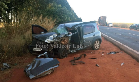 Bastense sofre ferimentos em colisÃ£o que envolveu dois carros e uma carreta na SP-457