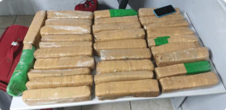 Passageiro Ã© questionado sobre carteira perdida e acaba preso com 30 tabletes de maconha no Terminal RodoviÃ¡rio