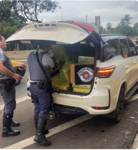 Carro com quase 600 quilos de maconha Ã© apreendido na Rodovia Raposo Tavares, em Presidente Prudente