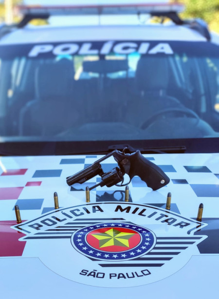 PolÃ­cia Militar apreende arma de fogo na Vila EsperanÃ§a em Osvaldo Cruz