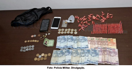 Casal Ã© preso pela PolÃ­cia Militar com grande quantidade de drogas em TupÃ£