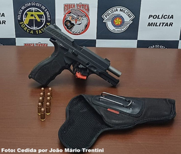 Morador de Tupã é flagrado com arma de fogo no interior de caminhonete