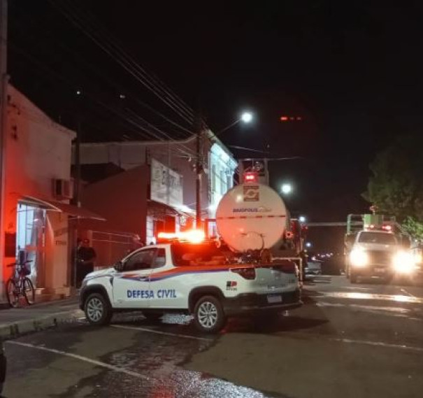 Residência é parcialmente destruída pelo fogo em Rinópolis 