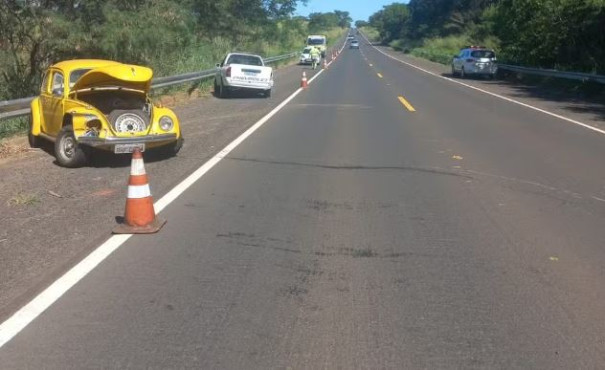 Rodovia Júlio Budiski registra colisão traseira envolvendo dois carros, em Álvares Machado