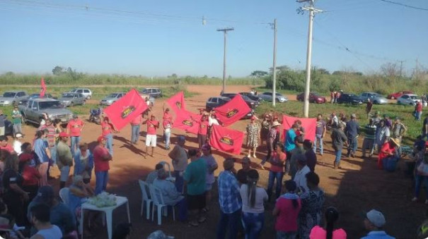 Manifestantes protestam contra mudança de nome de assentamento de Che Guevara para Irmã Dulce, em Mirante do Paranapanema