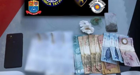 Mulher Ã© presa em tÃ¡xi com porÃ§Ãµes de crack, maconha e R$ 115 mil em cheques, em PaulicÃ©ia