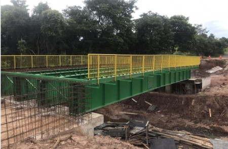 Ponte sobre o CÃ³rrego do Barreiro em SalmourÃ£o estÃ¡ na fase final de construÃ§Ã£o