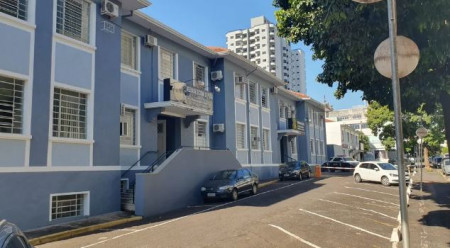 Homem agride a prÃ³pria esposa, coloca eletrodomÃ©sticos na porta de casa para impedir a entrada da PM e acaba preso em Prudente