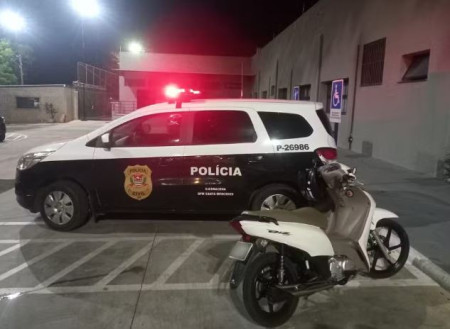 Pai e filho sÃ£o presos em flagrante apÃ³s furto de motocicleta, em Santa Mercedes